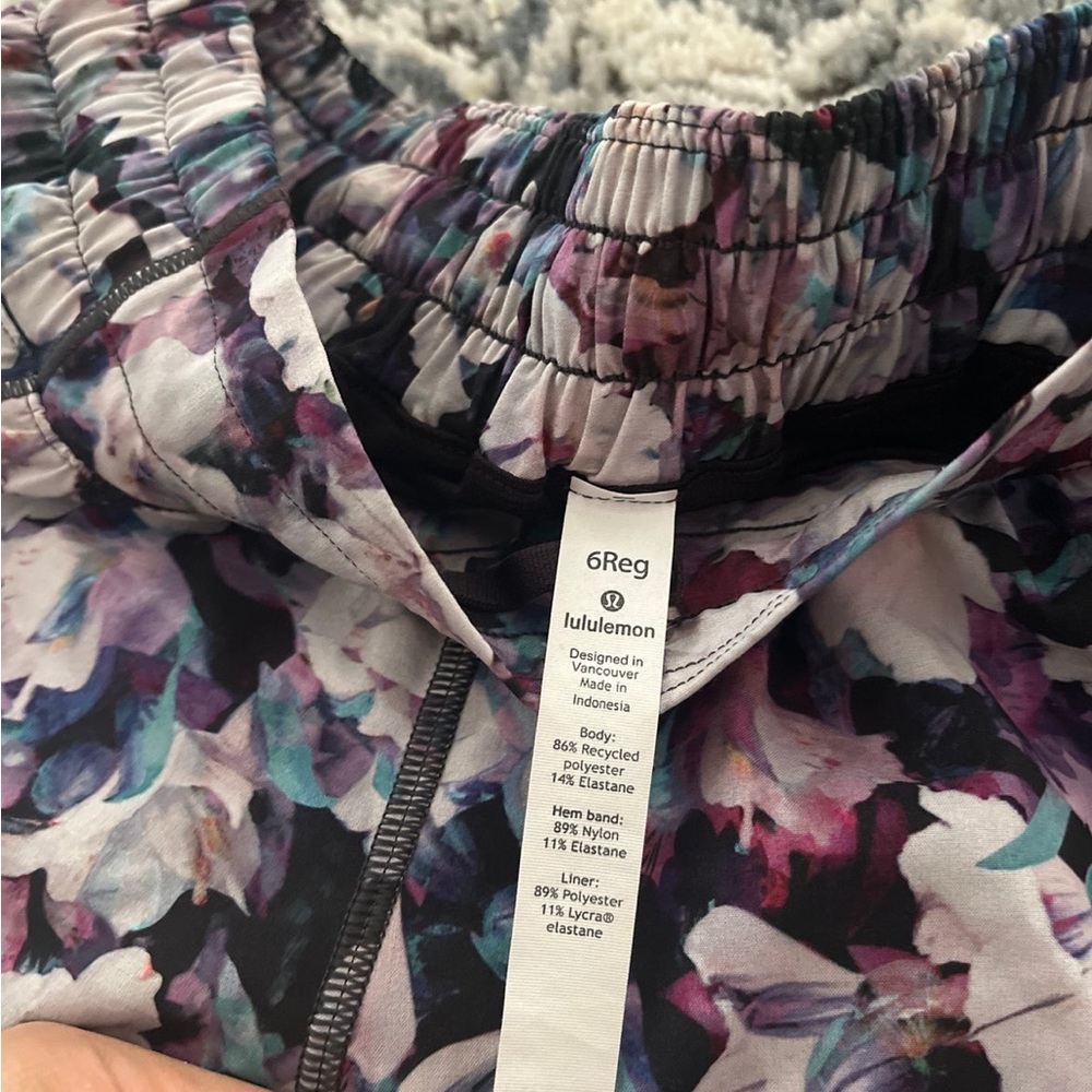 Lululemon - Picture 4 of 4
